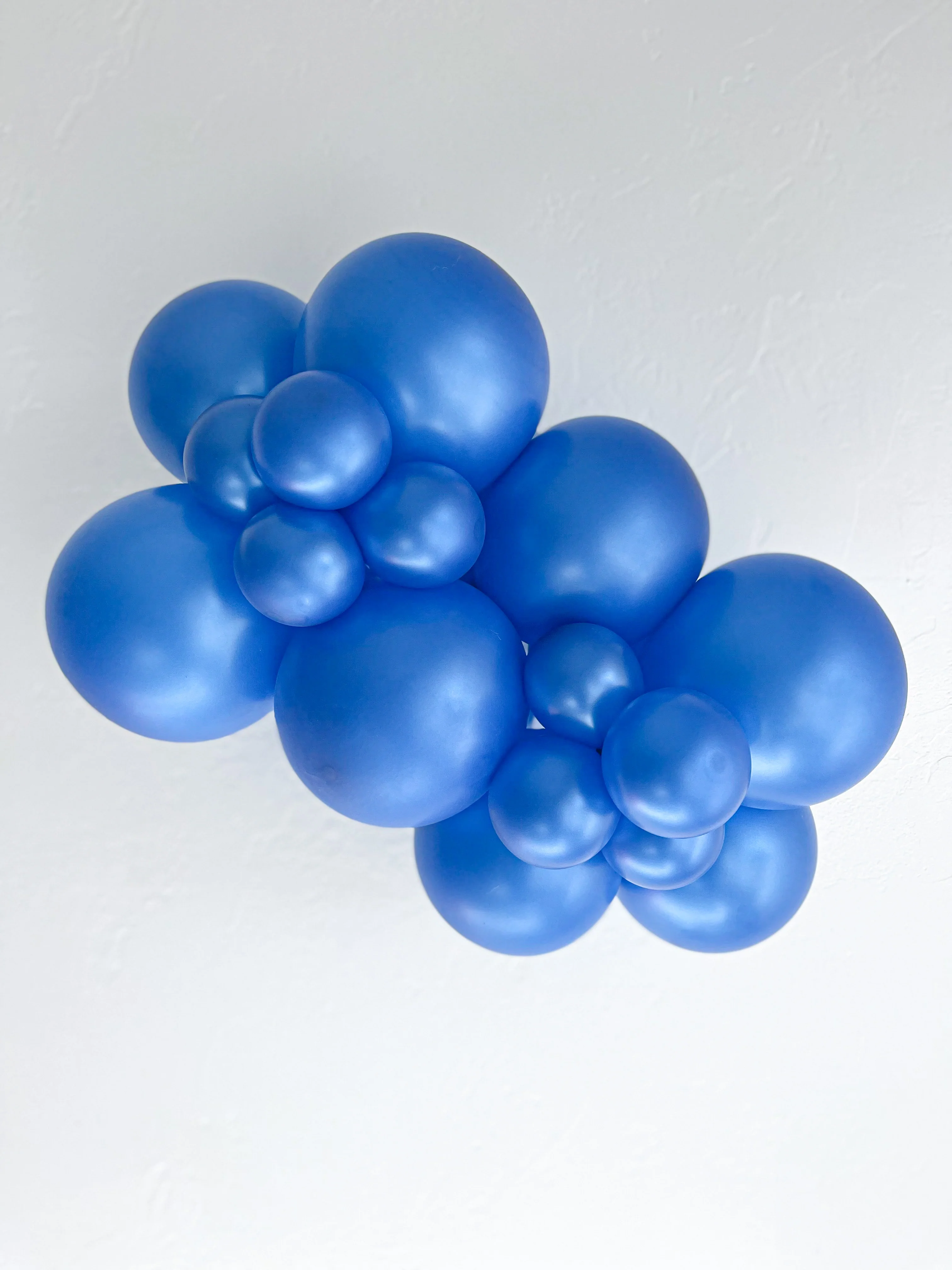 11" Pearl Metallic Blue Tuftex Latex Balloons (100 Per Bag) - Image 3