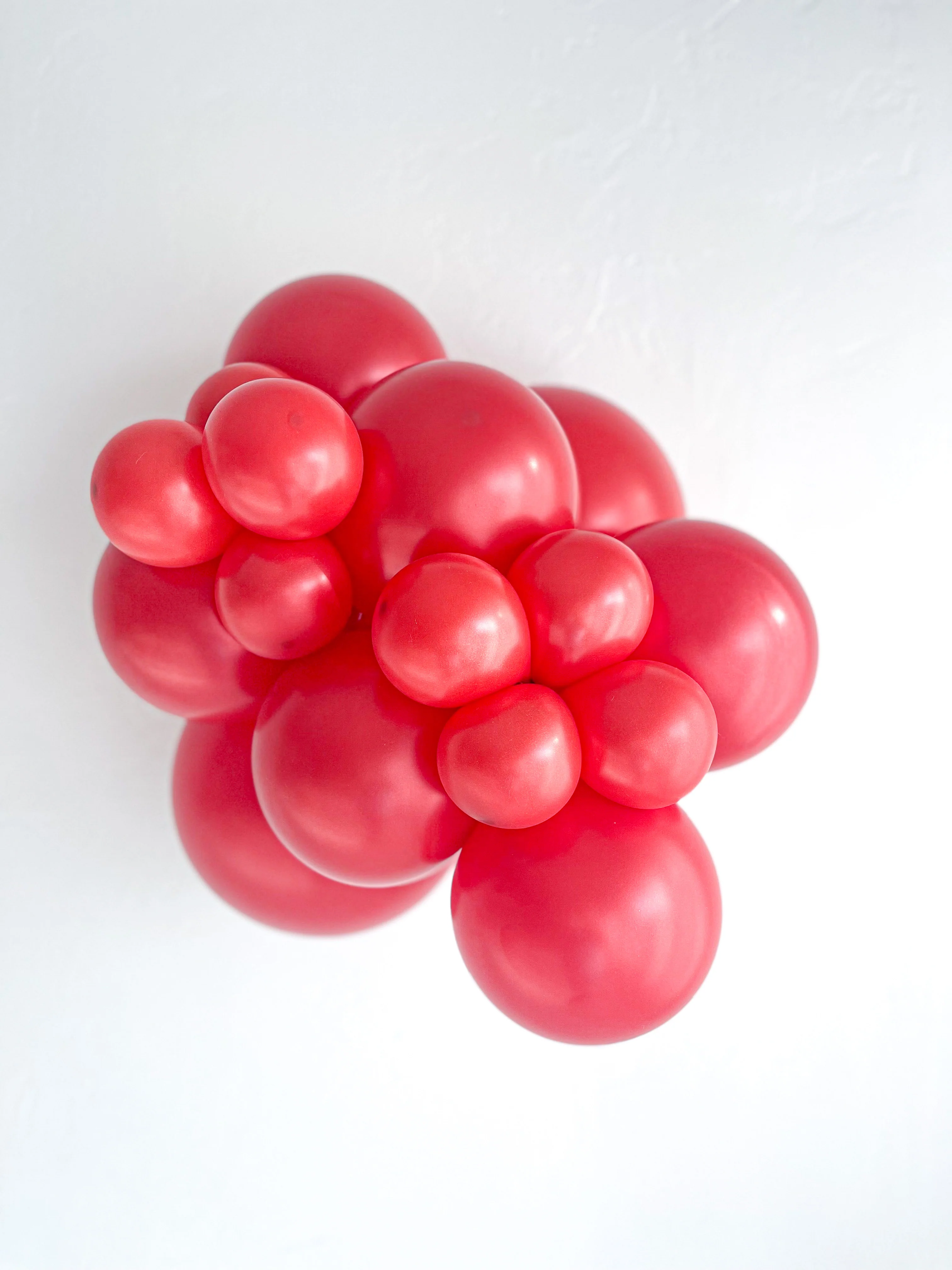 11" Pearl Metallic Starfire Red Tuftex Latex Balloons (100 Per Bag) - Image 3