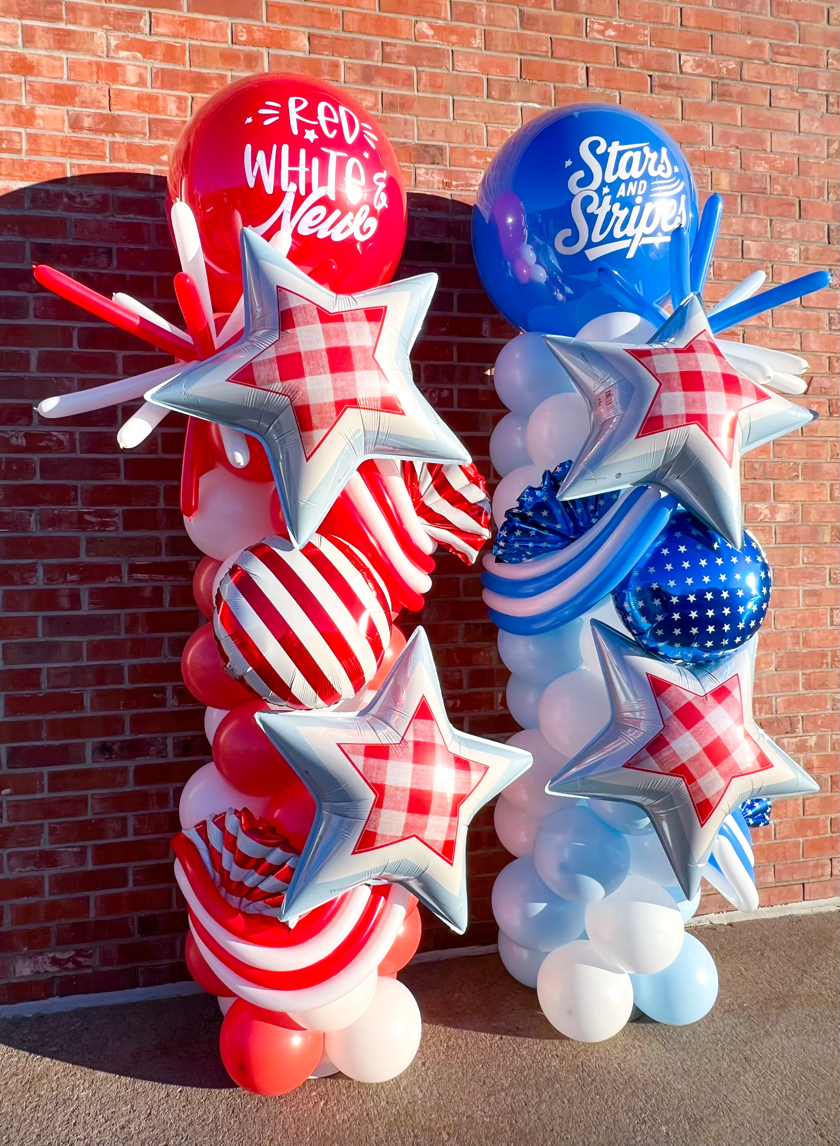 18" Circle USA Patriotic Stripes Foil Balloon - Image 2