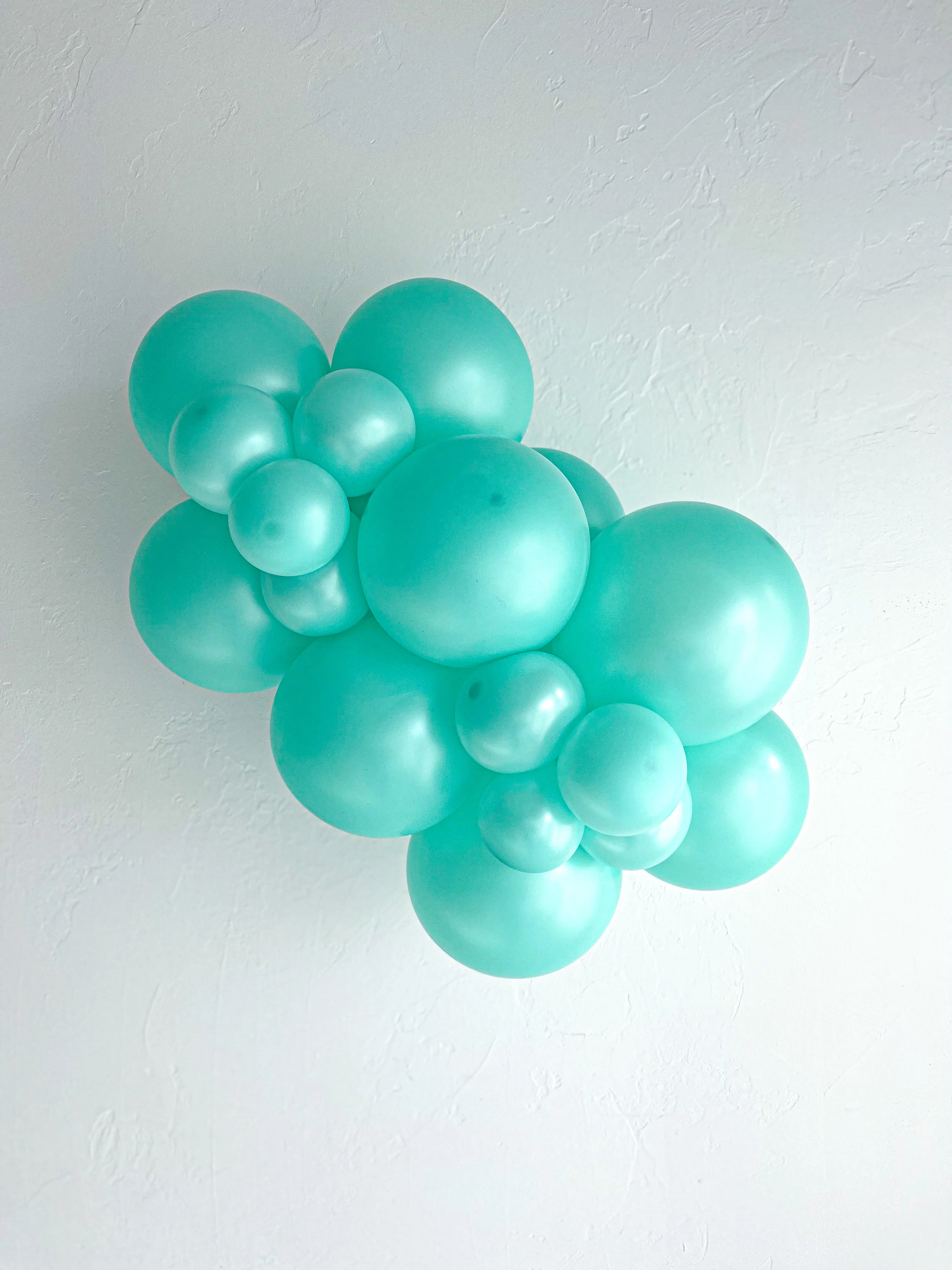5" Pearl Metallic Seafoam Tuftex Latex Balloons (50 Per Bag) - Image 3