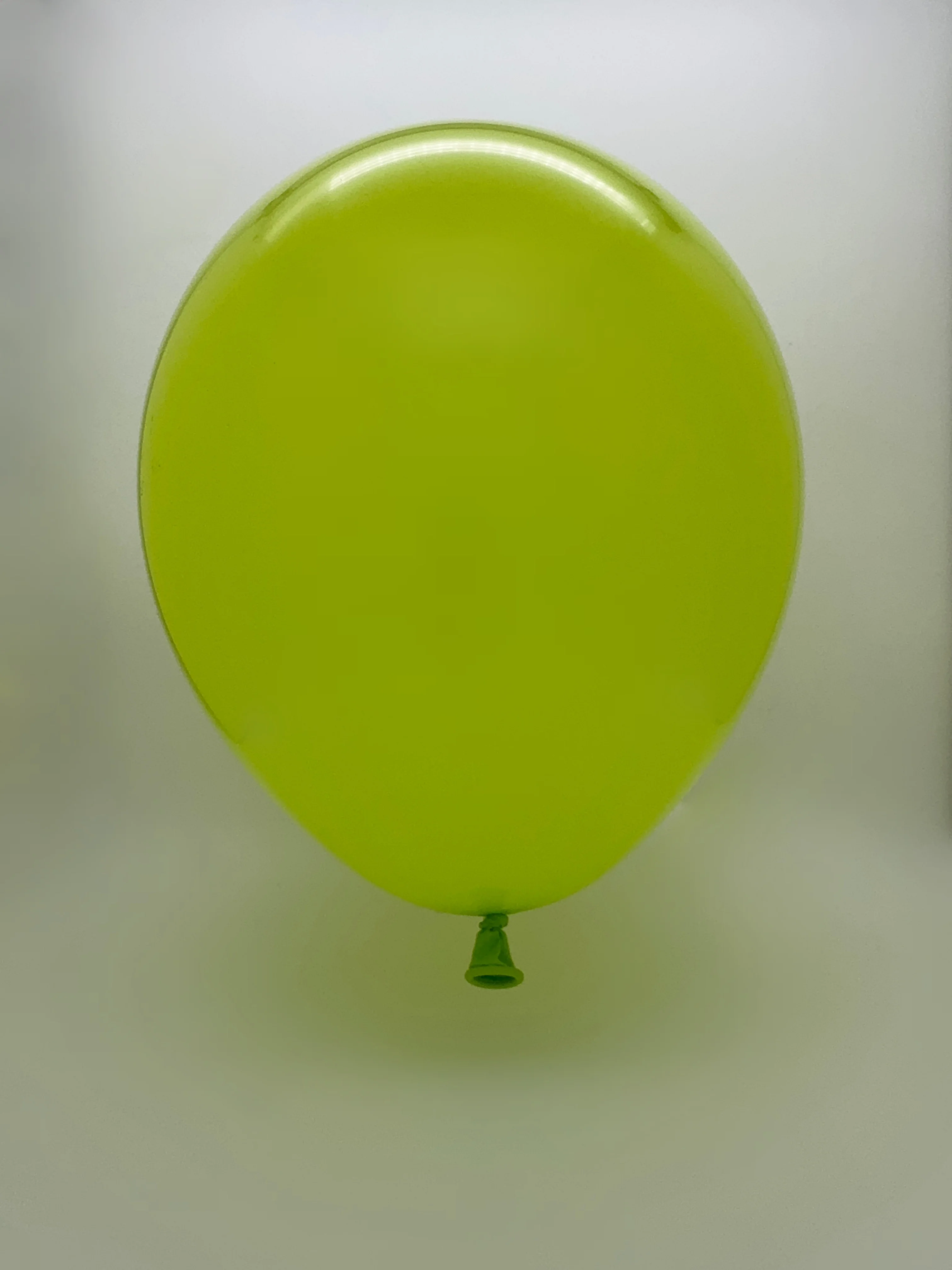 T160D Deco Bright Lime Decomex Twisting Modelling Latex Balloons (100 Per Bag) - Image 2