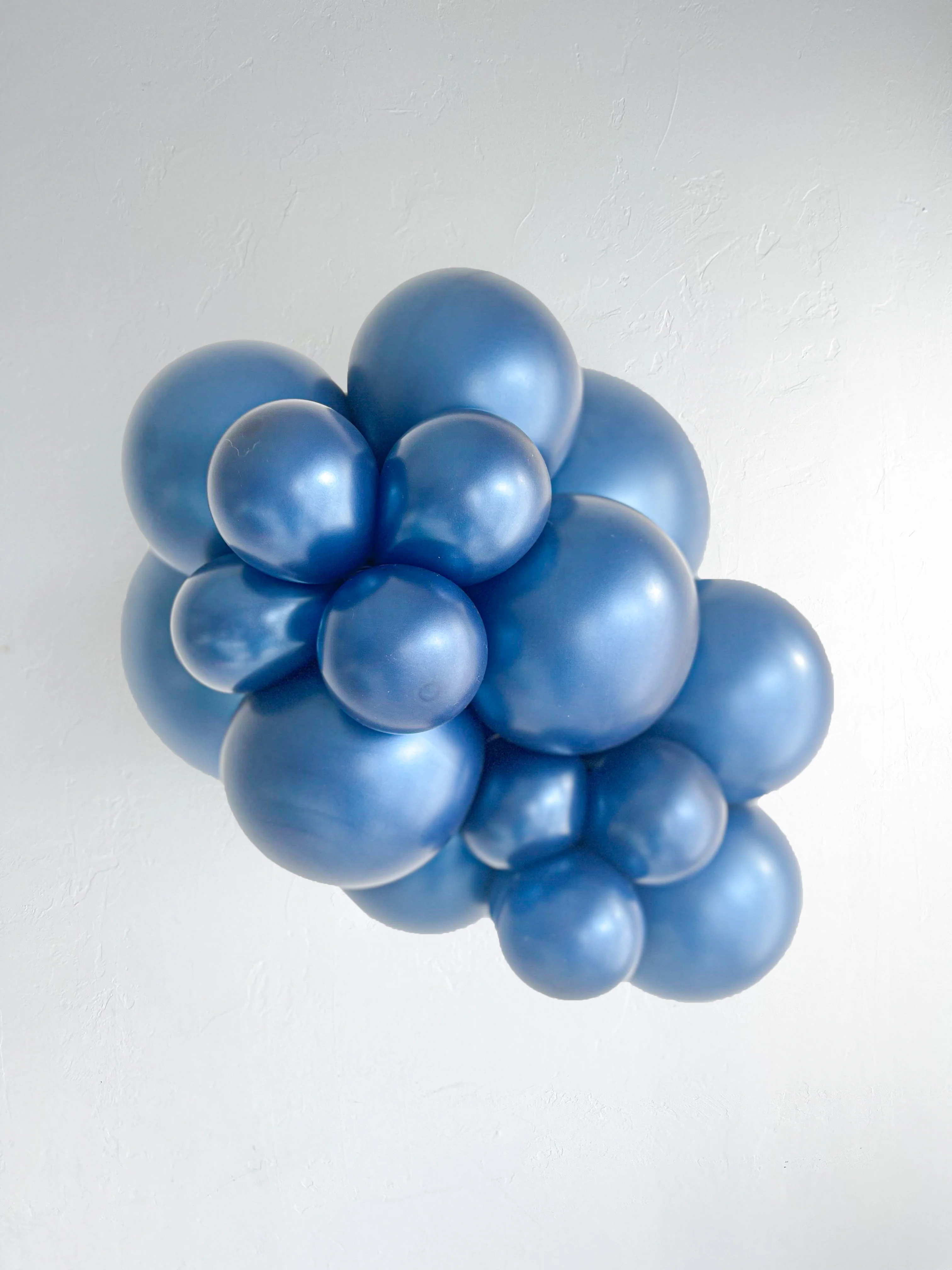 24" Pearl Metallic Midnight Blue Tuftex Latex Balloons (3 Per Bag) - Image 3