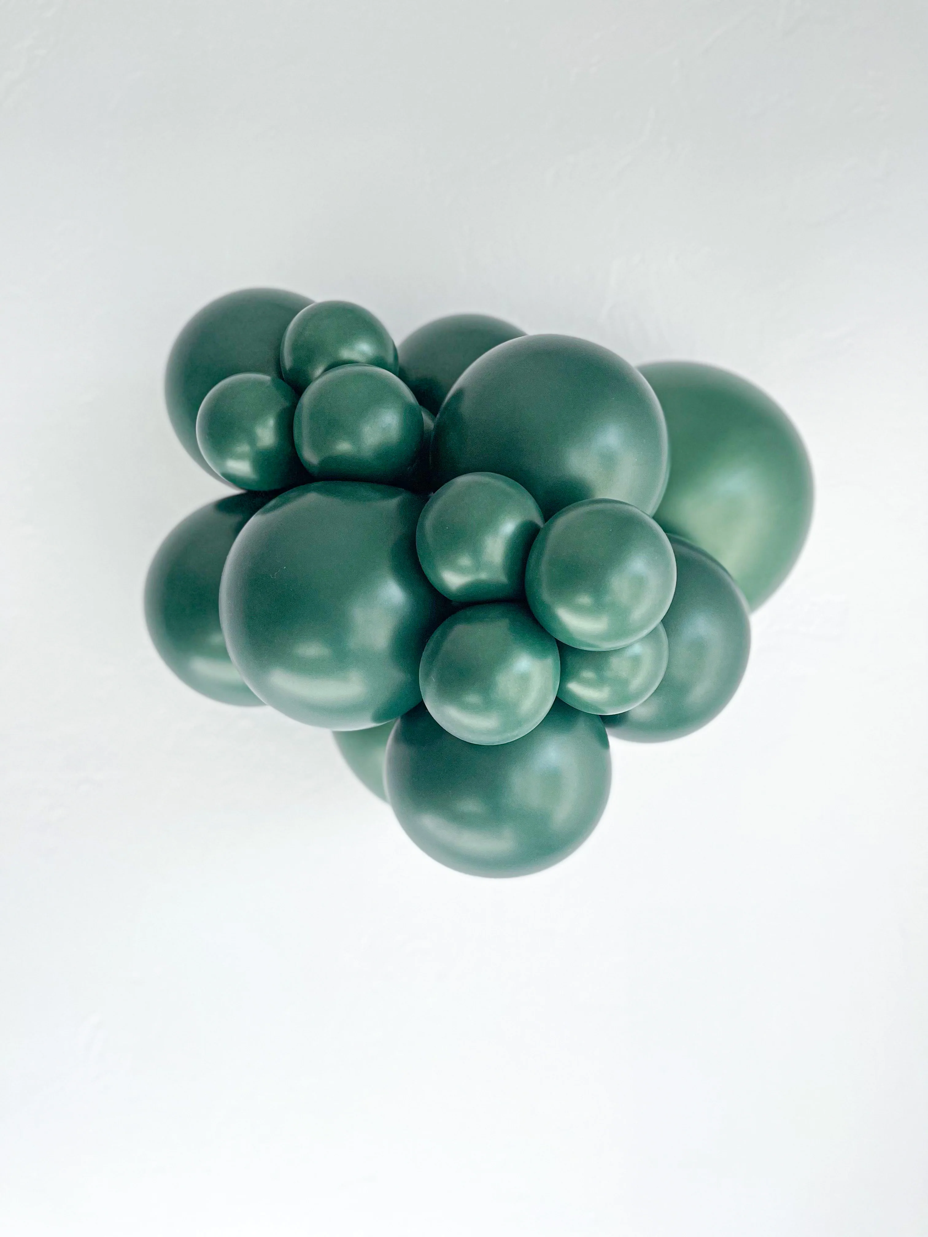 24" Pearl Metallic Forest Green Tuftex Latex Balloons (3 Per Bag) - Image 3