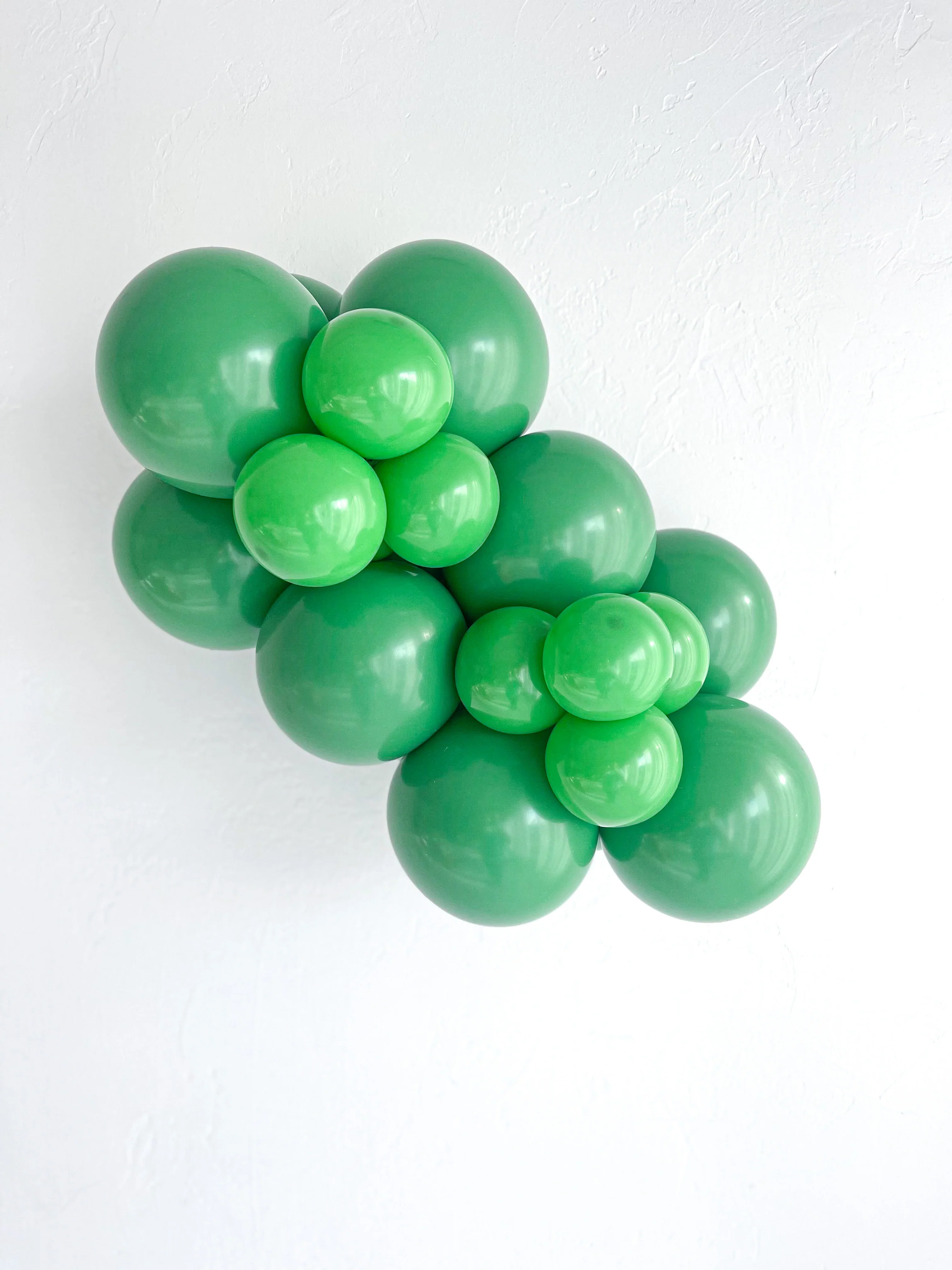 TT-260's Green Tuftex Brand Twisting Animal Standard Latex Balloons - Image 4